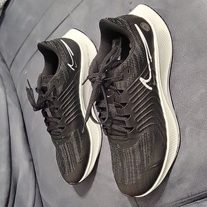 New Nike Air Zoom Pegasus 38 Shield, NEW, size 11 women, black and white.